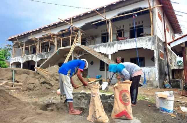 SIG Salurkan Bantuan Pendidikan dan Sosial untuk Situbondo dan Bondowoso Lewat Program TJSL