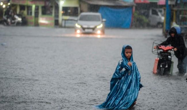 BMKG Peringatkan Potensi Hujan dan Petir di Sejumlah Kota, Waspadai Cuaca Ekstrem di Bandung dan Pekanbaru
