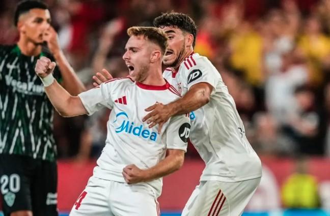 Sevilla Tertahan Elche 2-2, Gol Telat Gerard Fernandez Selamatkan Poin di Kandang