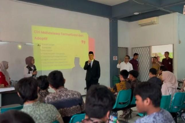 Mentan Amran Sulaiman Ajak Mahasiswa Unhas Berani Bermimpi Besar dalam Program BALANCE 2025