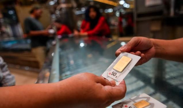 Harga Emas Antam Naik Rp7.000 per Gram, Buyback Tetap di Rp1,94 Juta