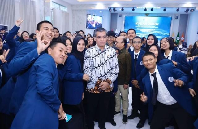 Menaker Yassierli: Mahasiswa Harus Siap Hadapi Green Jobs untuk Wujudkan Indonesia Emas 2045
