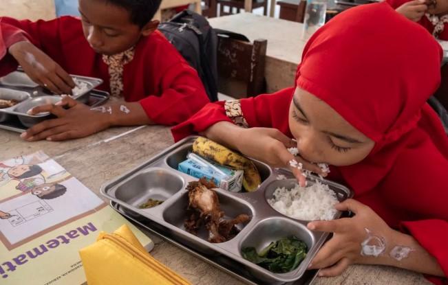 Menjawab "Tujuh Desakan Darurat Ekonomi": Program Sosial Pemerintah Dinilai Investasi Jangka Panjang, Bukan Populisme