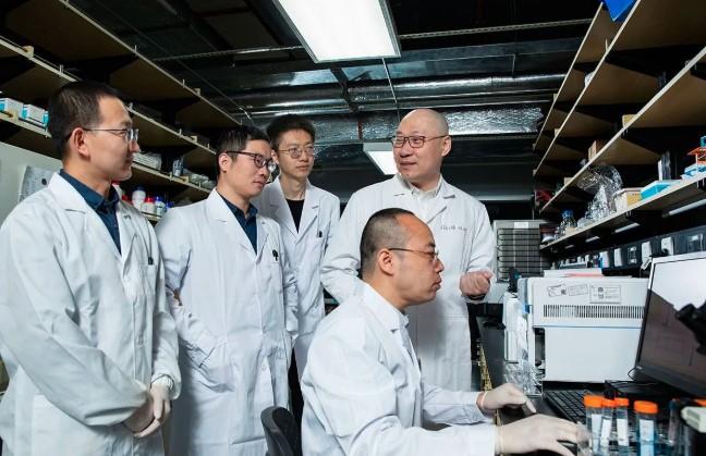 Ilmuwan China Kembangkan “Robot Penanda Nano” untuk Tingkatkan Efektivitas Imunoterapi Kanker
