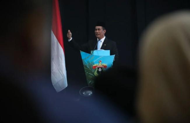 Dukung Swasembada Pangan, Mentan Berikan Traktor untuk Fakultas Teknologi Pertanian Unhas
