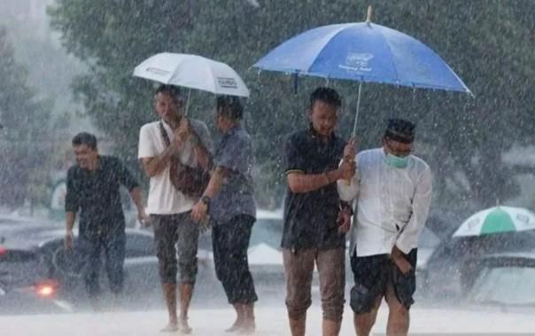 BMKG: Mayoritas Wilayah Indonesia Diprakirakan Hujan Ringan, Waspadai Petir di Manado