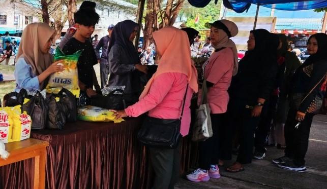 Gerakan Pangan Murah di Pantai Piwang Natuna Diserbu Warga, Harga Jauh Lebih Murah