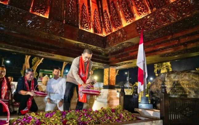 Ziarah ke Makam Bung Karno, Fadli Zon Tegaskan Pentingnya Warisan Keteladanan dan Pemajuan Kebudayaan