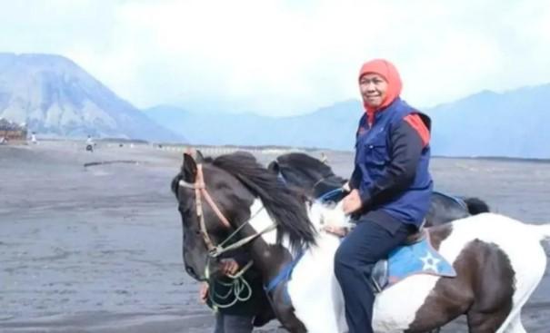 Khofifah Tegaskan Pentingnya Jaga Kelestarian dan Kesakralan Gunung Bromo dari Aktivitas Tak Berizin