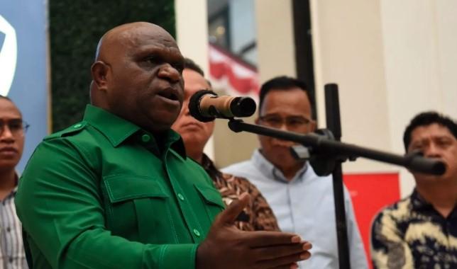 Natalius Pigai Usulkan Ruang Demonstrasi di Halaman DPR RI: “Kesempatan Kedua” Wujudkan Demokrasi Substantif