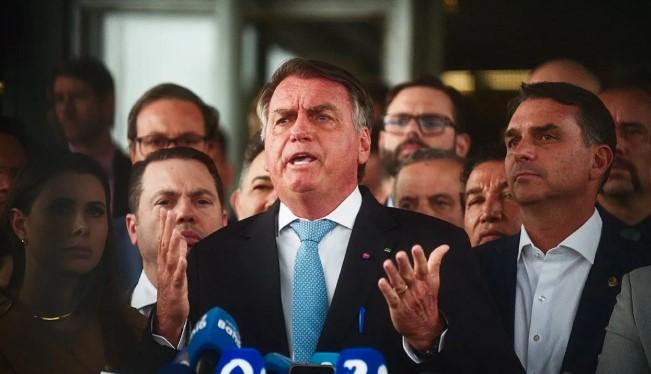 Mantan Presiden Brasil Jair Bolsonaro Dirawat di Rumah Sakit Saat Jalani Tahanan Rumah