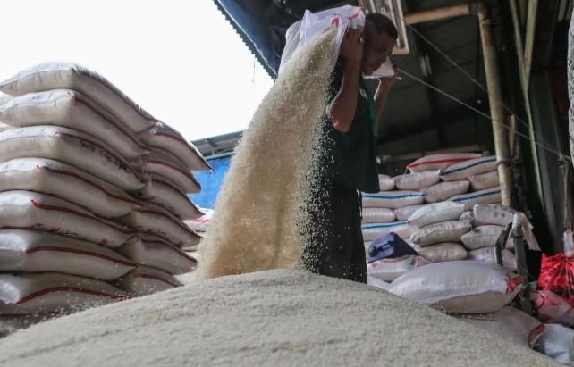 Bapanas Catat Harga Beras Premium Naik Jadi Rp16.057/kg, Medium Turun ke Rp13.692/kg