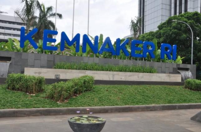 Kemnaker Wajibkan Perusahaan Laporkan Lowongan Kerja Lewat Karirhub, Sanksi Berlaku Mulai 2026