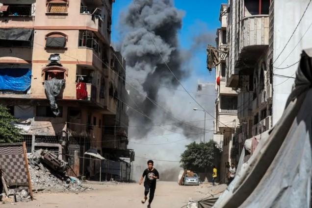 Serangan Darat Israel Lumpuhkan Gaza City, Warga Mengungsi di Tengah Teror dan Ancaman Genosida
