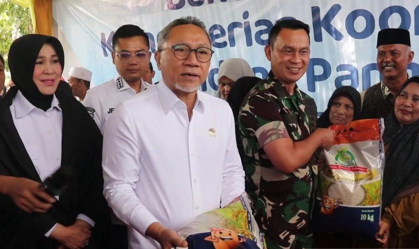Zulhas Salurkan 1,5 Ton Beras Bansos untuk Warga Banda Aceh, Program Nasional Sentuh 18,2 Juta Keluarga