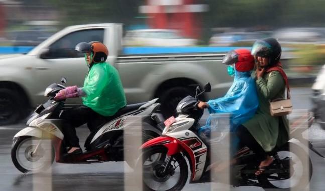 Mayoritas Wilayah Indonesia Diprakirakan Diguyur Hujan, BMKG Juga Ingatkan Potensi Gelombang Tinggi