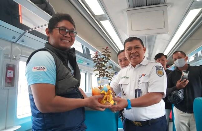 Peringati Hari Ozon, KAI Daop 7 Madiun Bagikan Bibit Pohon dan Dorong Inovasi Ramah Lingkungan