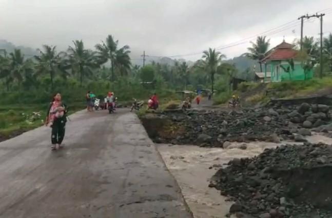Getaran Banjir Lahar Hujan Gunung Semeru Terjadi Lebih dari 2,5 Jam, PVMBG Keluarkan Peringatan