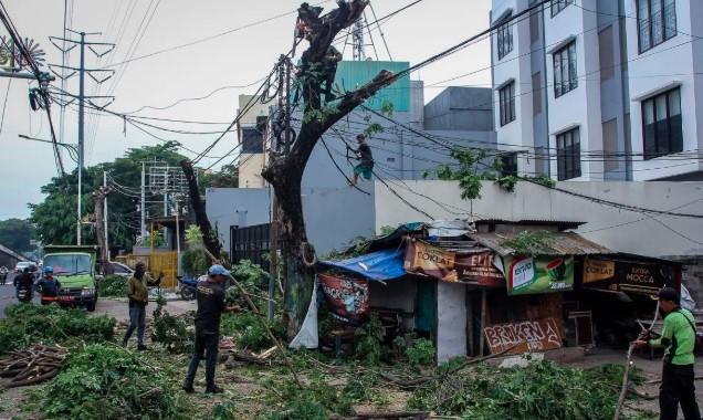 BMKG Prakirakan Hujan Ringan Guyur Jakarta pada Sabtu Malam, Warga Diminta Waspada Cuaca Ekstrem