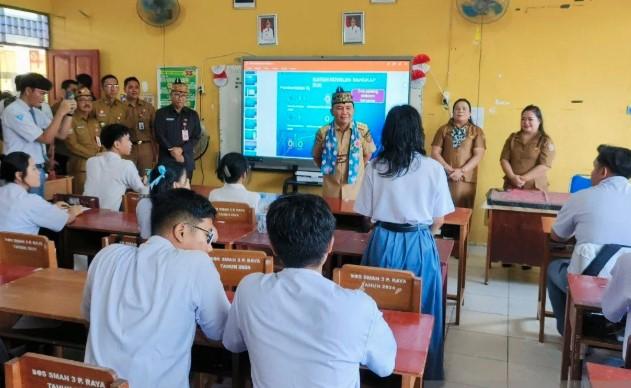 Pemprov Kalteng Siapkan 34.000 Paket Seragam dan Sepatu Gratis untuk Siswa Baru Tidak Mampu