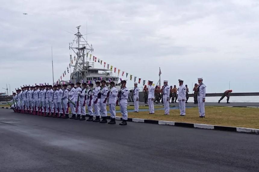 KRI Bima Suci Sandar di Makassar, Disambut Meriah dengan Nuansa Budaya dan Kebaharian