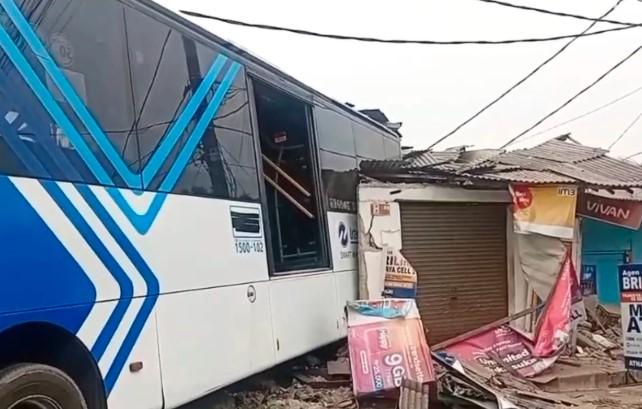 Sorotan DKI Kemarin: PMKS Dijaring Massal hingga Bus Transjakarta Tabrak Empat Ruko di Pulogebang