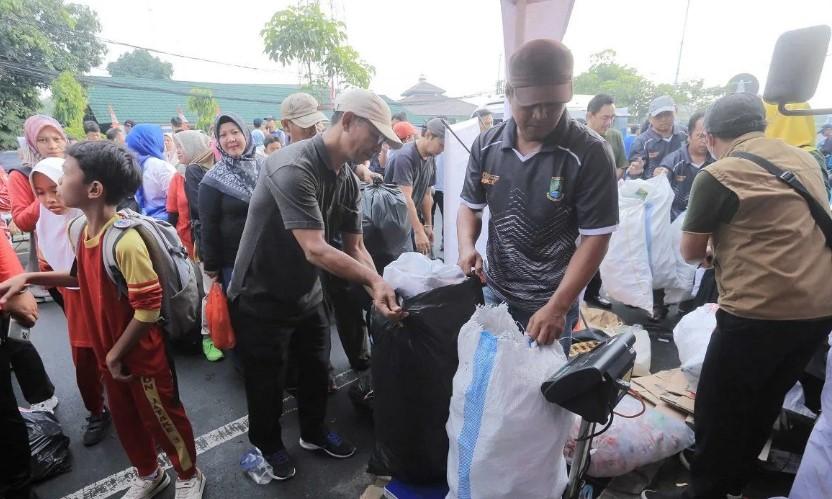 Pemkot Tangerang Salurkan Rp20 Juta dari Sedekah Sampah untuk Palestina