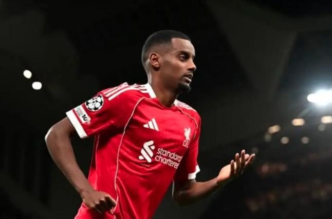 Arne Slot Belum Pastikan Isak Starter di Derbi Merseyside Lawan Everton