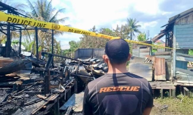 Kebakaran di Teluk Tiram Tewaskan Dua Orang, Tiga Rumah Rusak