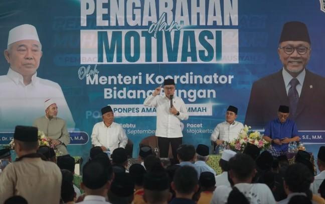 Zulhas Ajak Santri dan Wisudawan Tidak Lupakan Petani-Nelayan, Jadi Cendekiawan Rendah Hati dan Visioner