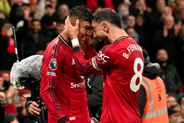 MU Tundukkan Chelsea 2-1 di Old Trafford, Kartu Merah Warnai Laga Penuh Tekanan