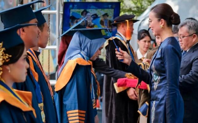 Menpar Widiyanti Ajak Lulusan Poltekpar Makassar Jadi Motor Transformasi Pariwisata Indonesia