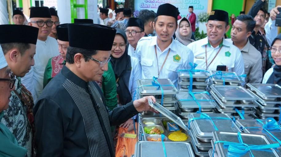 Menteri Agama Syukuri Program Makan Bergizi Gratis dan Cek Kesehatan Gratis untuk Santri