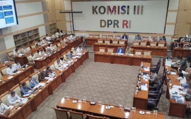 Komisi III DPR Tegaskan Pembahasan RUU KUHAP Dilanjutkan, Fokus pada Aspirasi dan Prinsip HAM