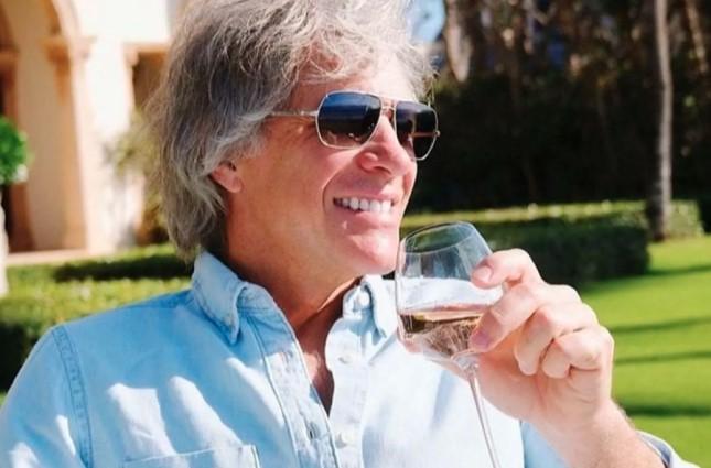 Jon Bon Jovi Resmi Jadi Kakek, Ungkap Kebahagiaan atas Adopsi Bayi oleh Jake Bongiovi dan Millie Bobby Brown