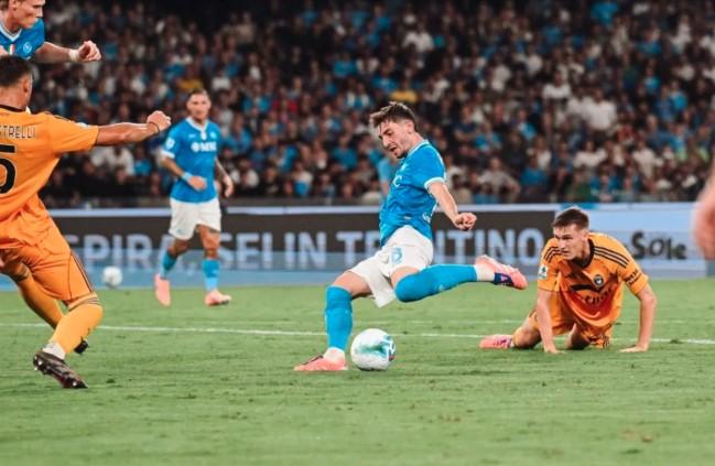 Kalahkan Pisa 3-2, Napoli Pertahankan Rekor Sempurna dan Puncaki Klasemen Serie A