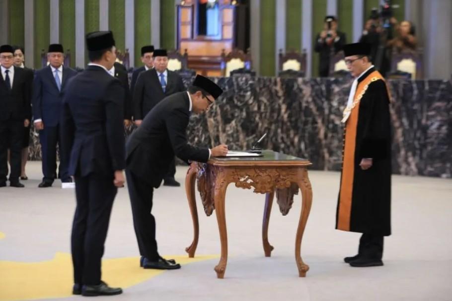 Juda Agung Resmi Dilantik Jadi Anggota Dewan Komisioner OJK Ex-officio BI