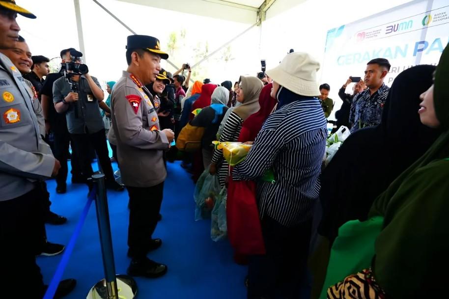 Kapolri Tinjau Penyaluran 20 Ribu Ton Beras Murah di Semarang