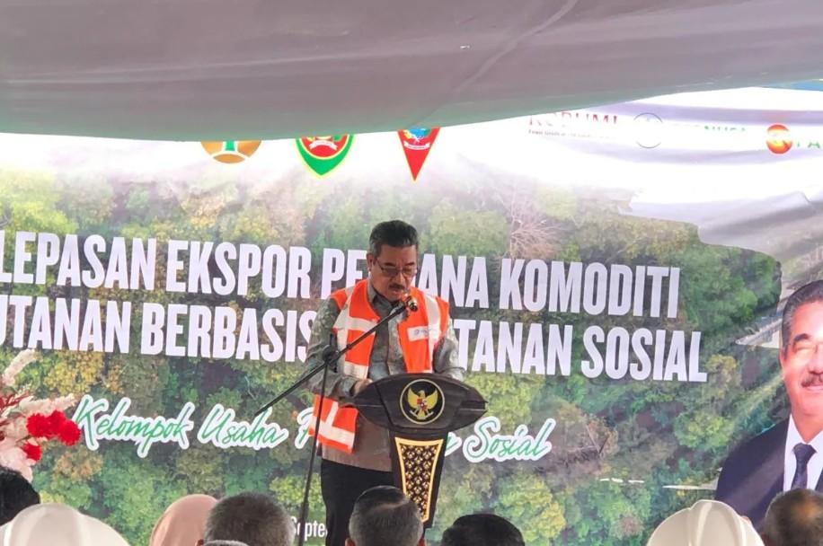 Maluku Lepas Ekspor Perdana 45 Ton Kopal Damar dan Pala ke China dan India