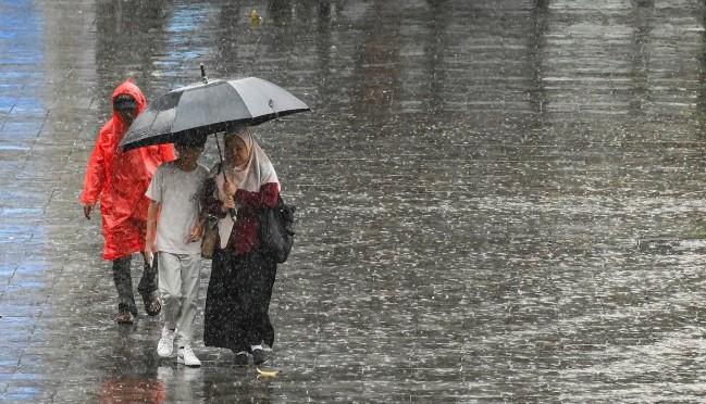 BMKG Prakirakan Hujan Guyur Sebagian Wilayah Jakarta pada Rabu