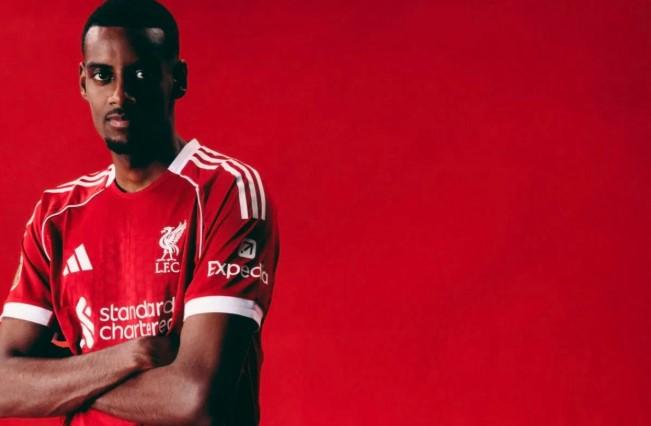 Gol Debut Alexander Isak dan Drama Kartu Merah Warnai Kemenangan Liverpool atas Southampton di Piala Liga