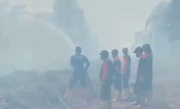 Cegah Karhutla Meluas, BPBD Aceh Barat Lakukan Penyekatan di Empat Lokasi Terbakar