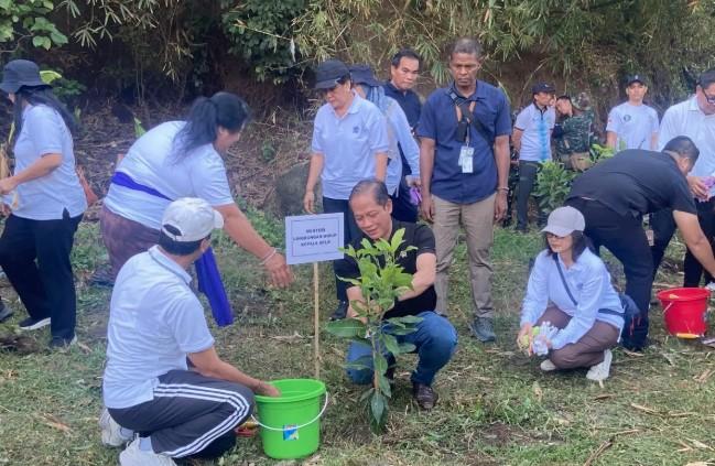 Menteri LH Dukung Bali Pulihkan Ketangguhan DAS Ayung lewat Penanaman Pohon