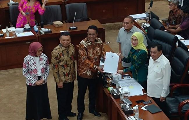 DPR dan Pemerintah Setujui Revisi UU BUMN: Tambah Kewenangan, Bentuk Lembaga Baru, dan Atur Gender