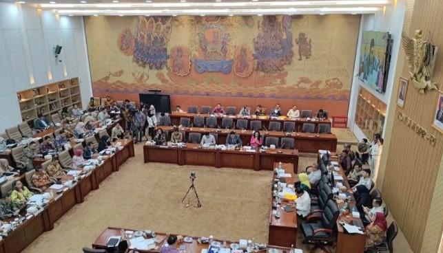 DPR Setujui Revisi Besar UU BUMN: Atur Rangkap Jabatan, Transparansi, dan Kesetaraan Gender