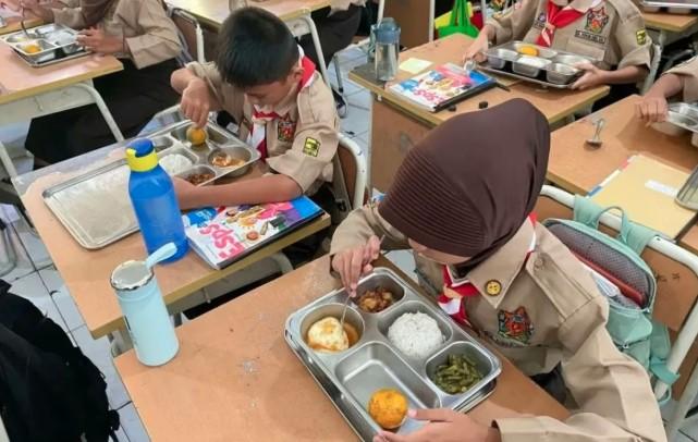 43 Ribu Lebih Siswa di Jakarta Selatan Sudah Nikmati Program Makan Bergizi Gratis Tanpa Keluhan