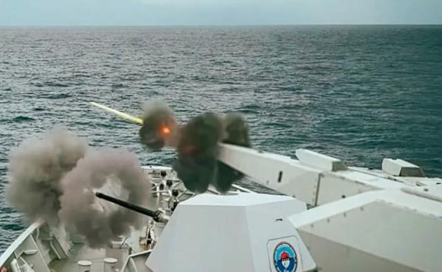KRI Raden Eddy Martadinata Gelar Latihan Tempur di Laut Banda, Simulasikan Perang Laut Modern