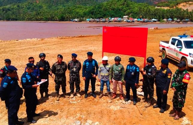 Kementerian Kelautan dan Perikanan (KKP) menghentikan kegiatan reklamasi ilegal untuk pembangunan jetty di pesisir Desa Ulu S