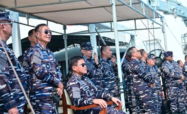 KSAL dan Pangkoarmada TNI AL Tinjau Gladi Parade Laut Jelang HUT ke-80 TNI di Teluk Jakarta