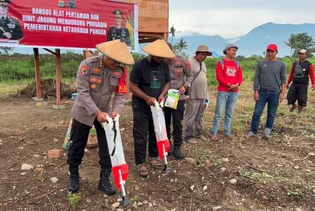 Polda Sulteng Salurkan Bantuan Pertanian untuk Mantan Simpatisan Radikal, Dukung Reintegrasi dan Deradikalisasi